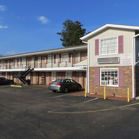 Pine Crest Motor Lodge Holly Springs Εξωτερικό φωτογραφία