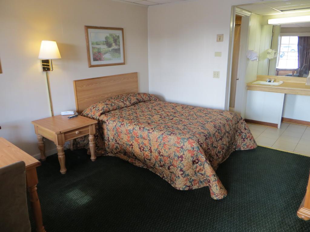 Pine Crest Motor Lodge Holly Springs Εξωτερικό φωτογραφία