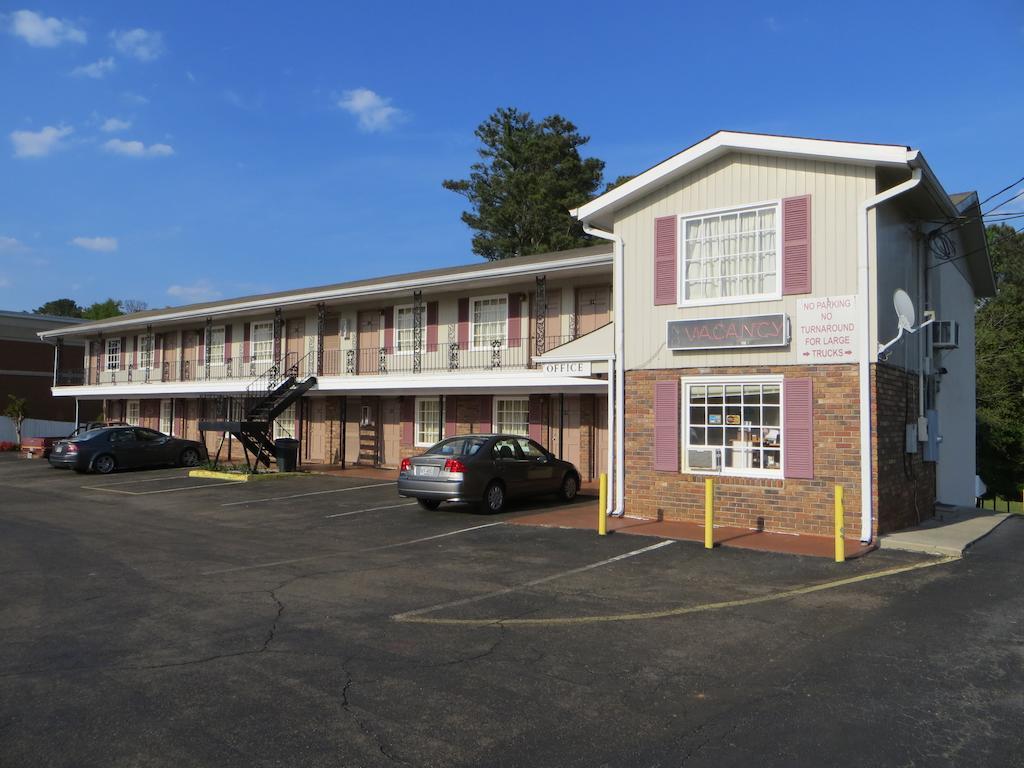 Pine Crest Motor Lodge Holly Springs Εξωτερικό φωτογραφία