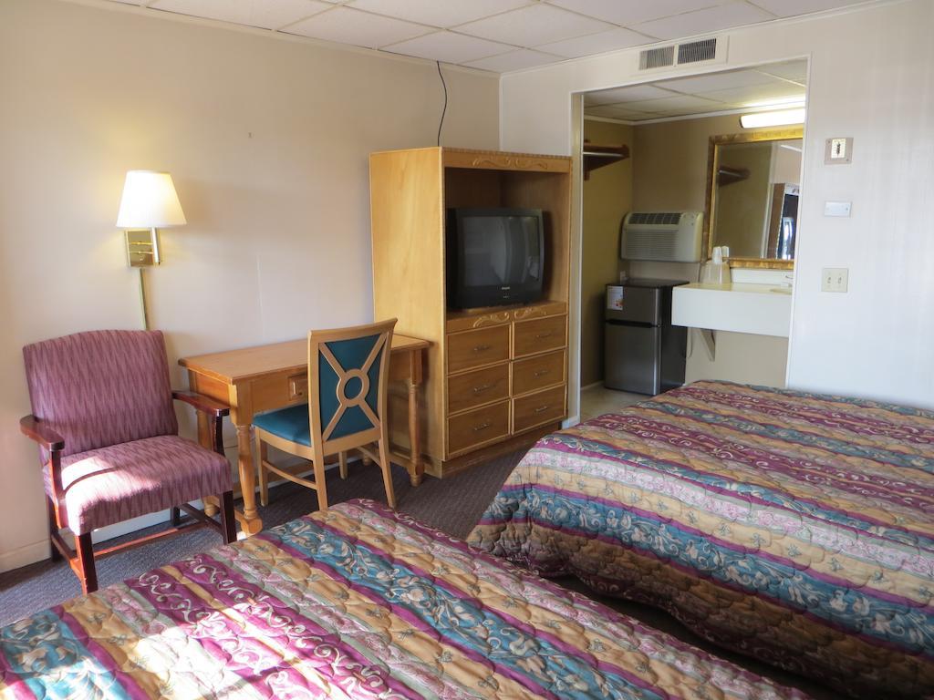 Pine Crest Motor Lodge Holly Springs Εξωτερικό φωτογραφία