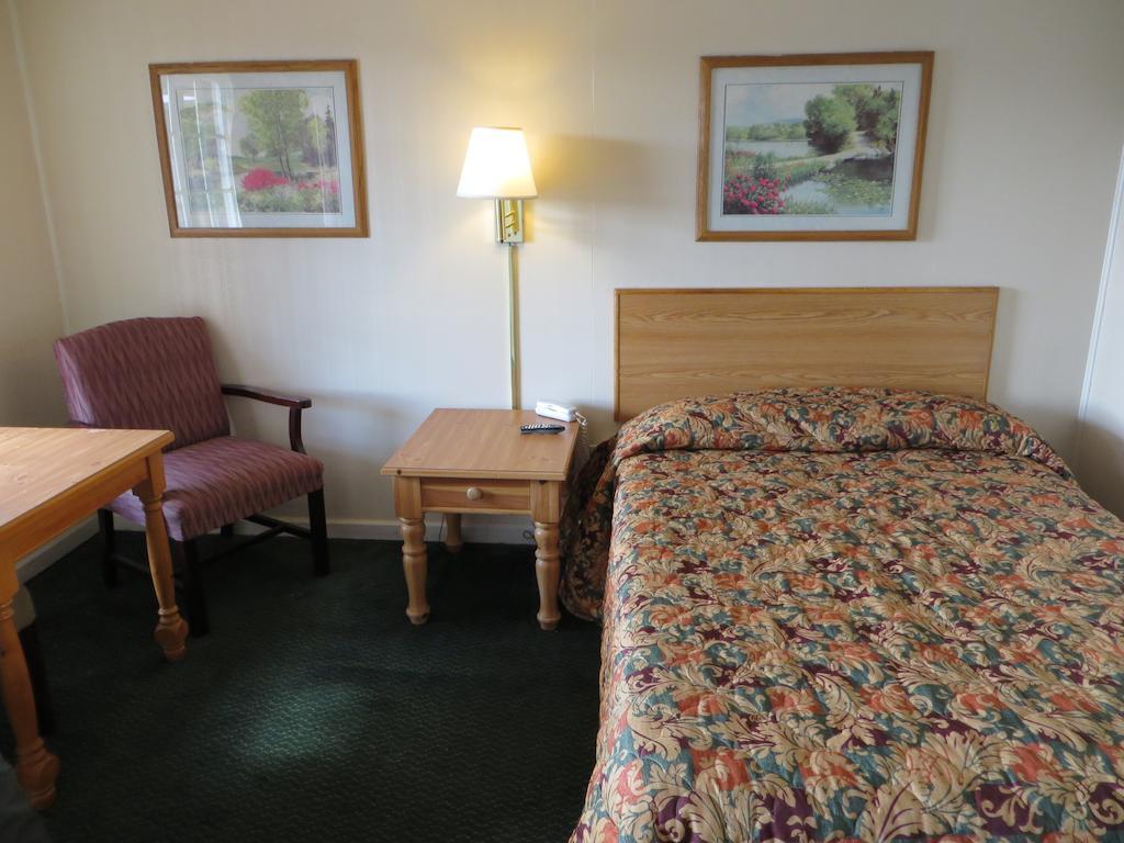 Pine Crest Motor Lodge Holly Springs Δωμάτιο φωτογραφία